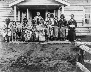Bronislaw Pilsudski und Ainu-Familie (Sammlung Bronislaw Pilsudski, 1887-1905)