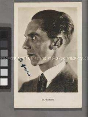 Porträtpostkarte mit Widmung und Unterschrift von Joseph Goebbels