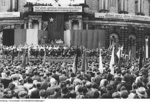 Dresden, Theaterplatz, Besuch einer Delegation aus China, Kundgebung vor der Semperoper, Ausflug der Delegation in die Sächsische Schweiz, 9./10. Juni 1951