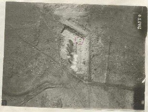Zielfort (Lager Lechfeld) mit einschlagender Mine während des Einschießens des mittleren Minenwerfers 14 auf Minenwerfer 8 (1000 m)