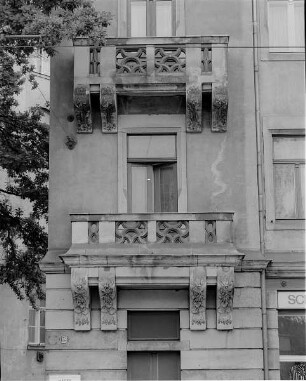 Dresden-Trachau, Leipziger Straße 153-155. Doppelwohn- und Geschäftshaus (1896; E. Rösler). Balkone, Nr. 153