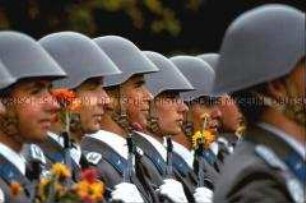 NVA-Parade zum 39. Jahrestag der DDR