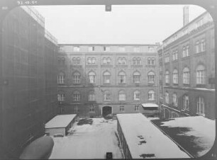 Dresden-Neustadt, Carolaplatz 1. Finanzministerium (1889-1896; O. Wanckel, O. Reichelt). Innenhof