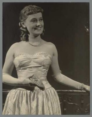 Manja Behrens in "Der große Verrat" : Manja Behrens als Annabell Stimpson im Schauspiel "Der große Verrat" von Ernst Fischer in der Inszenierung von Paul Lewitt. Staatsschauspiel Dresden, Erstaufführung 30. Mai 1951