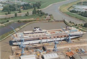 MS "Mercury" in der Meyer-Werft