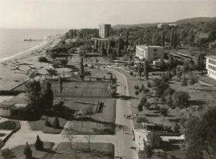 Bulgarien. Warna (Varna). Goldener Sand. Gesamtansicht der Anlagen, im Hintergrund Hotel "Astoria"