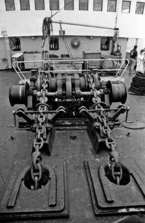 Kiel: Museumsschiff "Stettin": Ankermaschine an Deck