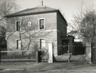 Radebeul. Wohnhaus, Dr. -Schmincke-Allee 25 (um 1890). Straßenansicht