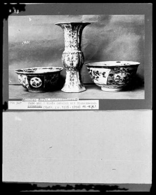 Vase und 2 tiefe Schalen mit Blumendekor