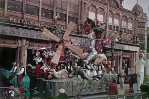 Nizza. Wagen mit Don-Quichotte-Darstellung zum Karnevalsumzug am Mardi Gras : Reisefotos Frankreich. Nizza. Wagen mit Kapelle und Don-Quichotte-Darstellung zum Karnevalsumzug am Mardi gras (Fetter Dienstag)