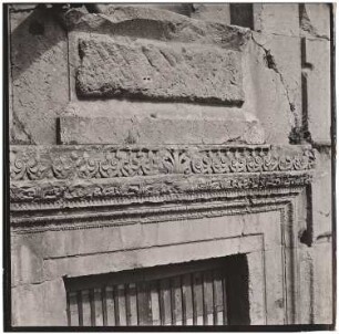 Detail eines Türrahmens, Baalbek: Ansicht der Verzierungen