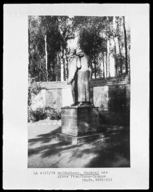 Denkmal mit einer Frau-Mann-Gruppe