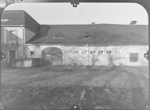 Rammenau, Am Schloß 4. Schloß. Wirtschaftshof (Meierhof, 1721-1737). Hofansicht von Südost