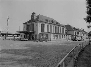 Glauchau, Bahnhof, Empfangsgebäude, Eckansicht