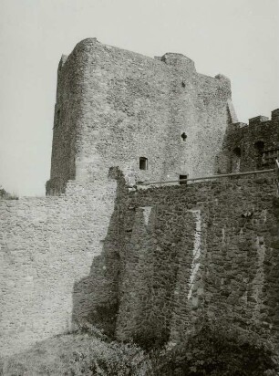 Frauenstein, Burgruine, Mauer und Dicker Märten von Westnordwest