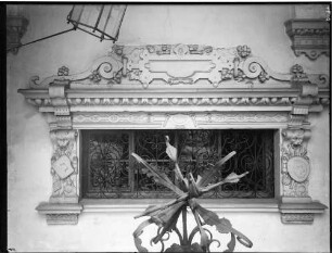 Baden-Baden Neues Schloss Küchenbau Detail - Kellerfensterumrahmung