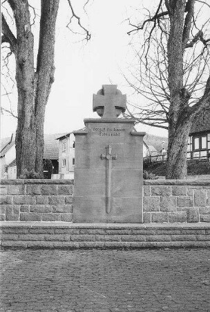 Kriegerdenkmal (Denkmal); Linsengericht, An der Dorfwiese (Geislitzer Str. / Am Park)