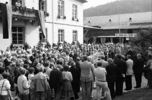 Sulzburg: Einweihung Otto Ernst Sutter-Brunnen; Ehrengäste bei der Einweihung des Otto Ernst Sutter-Brunnens