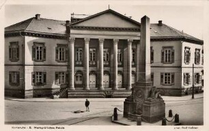 Postkartenalbum mit Motiven von Karlsruhe. "Karlsruhe in Baden. Markgräfliches Palais". Markgräfliches Palais am Rondellplatz