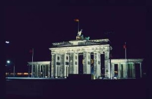 Berlin. Brandenburger Tor bei Nacht.Westseite