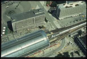 Berlin, Berolinahaus,Berlin, Alexanderhaus,Berlin, Stelzenhaus am Alexanderplatz in Rathauspassagen,Berlin, Bahnhof Alexanderplatz,Berlin, Weltzeituhr : Blick vom Fernsehturm