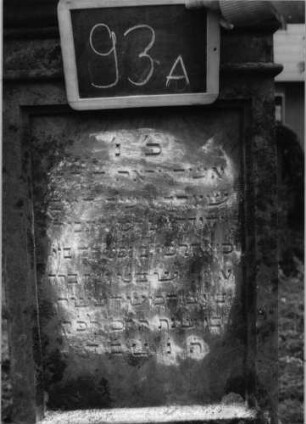 Grabstein 93 (Index: 100081381) Zustand: zerbrochen Maße HxBxT: 180x57x28 cm: Grabstein 93A (1)