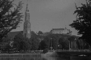 Landshut: St. Martinsturm über der Isar