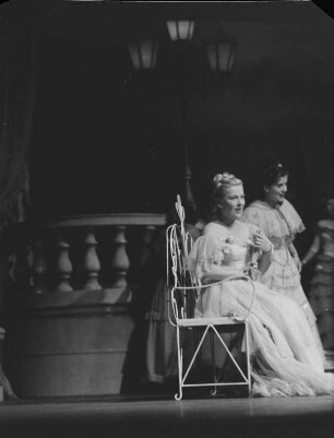 Szenenbilder aus "Wiener Blut" von J. Strauß mit U. Richter, Ch. Biewald, M. Vaidas, R. Schiemann, H. Mayer-Gänsbacher, F. Pollandt, Metropol-Theater, 1954