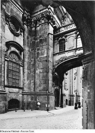 Dresden-Altstadt, Schloss : Dresden-Altstadt. Schlossübergang zur Katholischen Hofkirche
