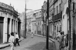 In Alt Bahia : Blick in eine Straße der Altstadt