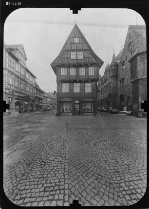 Quedlinburg, Hoken 1. Wohnhaus mit Laden (2. H. 16. Jh.). Giebelfront (vom Markt)