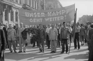 Gedenkmärsche für die Opfer des Faschismus in Berlin, anlässlich des sogenannten 3. OdF-Tages (Opfer des Faschismus-Tag)