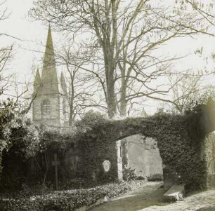 Ansicht mit Turm der Katholischen Kirche St. Johannis