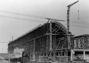 Wolfsburg. Aufbau des Volkswagenwerks. Bauten aus Stahl und Beton