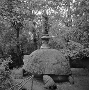 Schildkröte mit Fama-Standbild