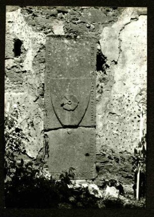 bei Göllheim, Klosterruine. Grabstein des Beichtigers (confessors) Merw. v. Bingen., 15 Jh.