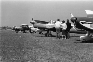 Zwischenlandung einer Sondergruppe des 3. Internationalen Fliegertreffens auf dem Flugplatz Forchheim.