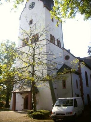 Martinskirche-Kirchturm von Nordosten-im Kern Romanischer Choturm mit Turmchor-ehemalige Chorapside (Gotisch erweitert) 1689 zerstört-Mittelgeschoß mit Biforien-Glockenstube im 18 Jh erneuert