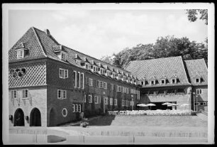 Kiel. Olympiaheim am Hindenburgufer
