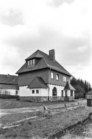 Bahnhof (Bahnhof, Massivmauerwerk, Fachwerk); Hatzfeld, Bahnhofstraße 1