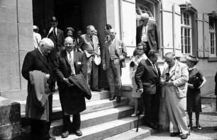 15. Tagung 1965 Physiker; Maikäferrede: Vorn: Sir George P. Thomson, John Bardeen, hinten: Otto Hahn, Rudolf L. Mößbauer, Gustav Hertz, Frau Lynen, auf Brüstung stehend Walter H. Brattain, davor: Feodor Lynen, Werner Forßmann, Lady Thomson