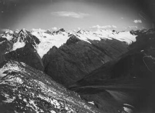 Berggipfel : Blick über die Gipfel der Berge von Talleitspitze (ca. 3407m) bis Ortler (ca. 3905m)