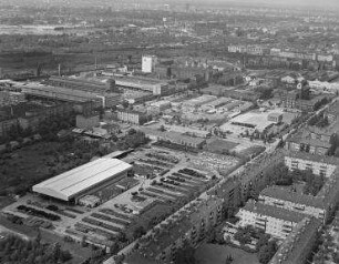 Luftaufnahme, Blick von Süd-Osten auf die Schultheiss-Mälzerei und die Werkhalle Adam Opel AG. Berlin-Schöneberg, Bessemerstraße