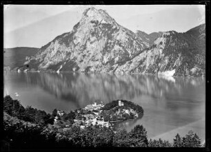 Traunkirchen, Österreich. Blick auf Traunkirchen und den Traunsee