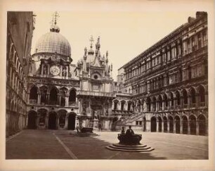 Palazzo Ducale (Dogenpalast), Venedig: Blick in den Innenhof, Westinnenfassade und Ostfassade mit Krönungstreppe (Scala dei Giganti) und Brunnen