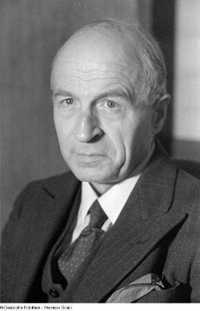 Porträtaufnahmen des Politikers Erwin Marquardt, 1945-1949 1. Vizepräsident der Deutschen Zentralverwaltung für Volksbildung