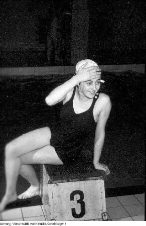 Schwimmer - Leipzig: Helga Barth, Meisterschwimmerin der DDR (BSG Rotation Leipzig-Nord), Dezember 1951