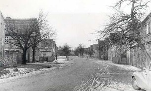 Straßenraum in Kotten : Dorfsiedlungen - Straßendorf. Ort: Koćina / Kotten. Straßenraum in Kotten