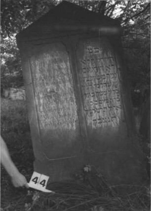 Grabstein 44
