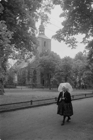 Spreewald: Kirchgang in Burg : Kemšichód w Bórkowach